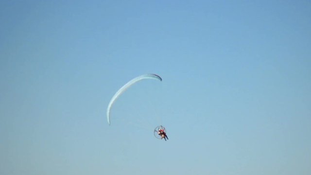 para motor flying in the sky
