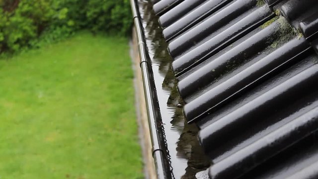 An video of a rainy day