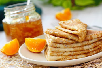 Obraz na płótnie Canvas Pancakes with orange jam and fruit