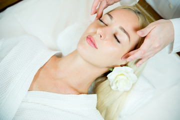 Obraz na płótnie Canvas Girl doing face massage