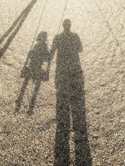 per mano a papà in altalena