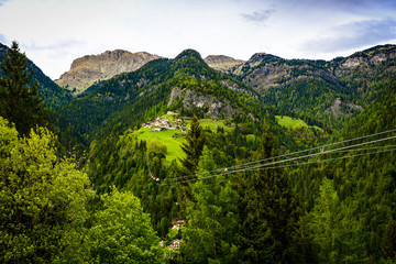 Fototapeta na wymiar Bergdorf in Tirol