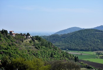 Fototapeta premium Tipico borgo collinare 