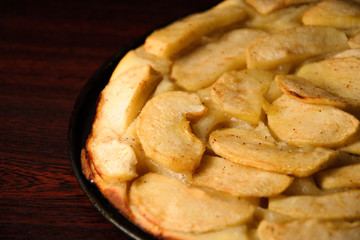 Close up photograph of a freshly made apple pie with apple slices