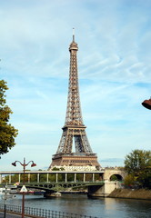 Fototapeta na wymiar View of the Seine and the Eiffel Tower, Paris 