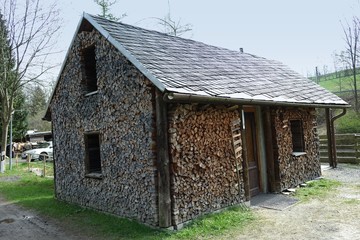 Obraz premium holzhaus im preßnitztal