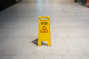 Yellow sign that alerts for wet floor