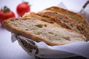 fette di pane casereccio , Altamura , Puglia , Italia