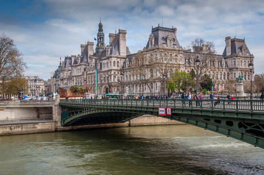 Mairie de Paris vue du pont d'Arcole