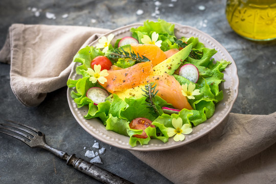 Salad with avocado and smoked salmon