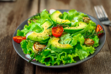Green salad with avocado