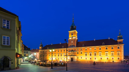 Fototapeta na wymiar Old town in Warsaw at night. View of the castle square and the royal castle