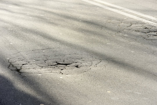 Strada asfaltata  dissestata