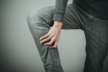 man calf leg pain © shayneppl
