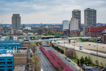 Fototapeta premium View of Old City from the Benjamin Franklin Bridge Walkway in Philadelphia, Pennsylvania.