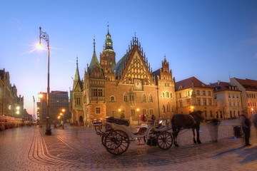 Wrocław ratusz o zmierzchu