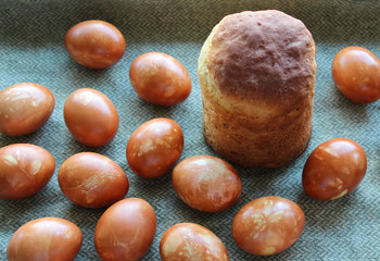 Easter eggs dyed in the water with onion shells