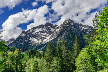 Fototapeta na wymiar Bergmassiv in den Alpen