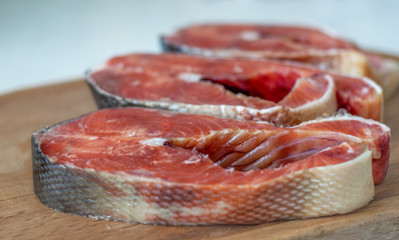 стейки из красной рыбы