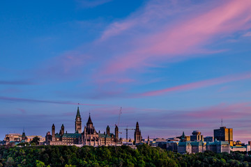 Fototapeta na wymiar Parliament of Canada and Ottawa Skyline under Twiligh Sky