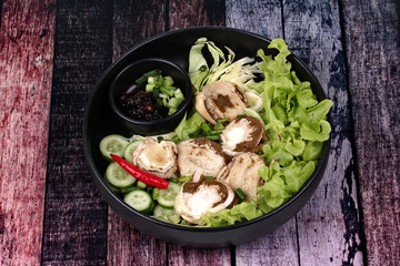 Boiled fresh bamboo mushroom and vegetable with roasted chili dip.