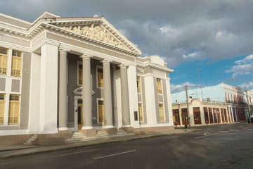 Obraz premium CIENFUEGOS, CUBA - DECEMBER 31, 2016: Central park view.