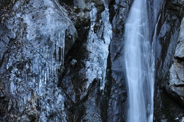 Fototapeta na wymiar 冬のエビラ沢の滝