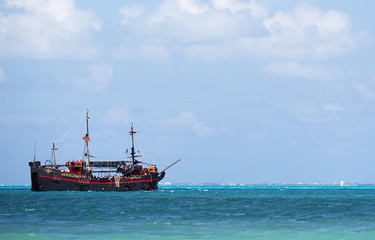 Fototapeta premium Pirate ship sailing in the Caribbean sea. The boat composed to the left.