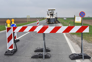 Repair and asphalting of the road with one lane closed