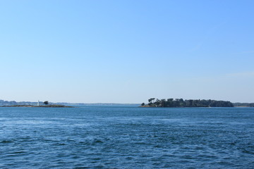 Petit Veïzit : île avec obélisque