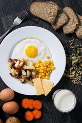 Fried eggs with garnish