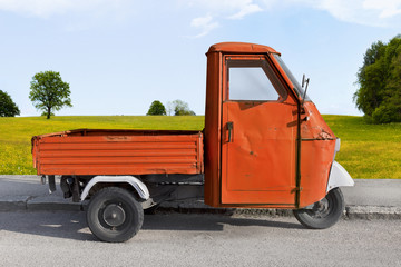 alter italienischer Kleinlaster