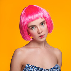 Naklejka premium Pretty stylish girl with pink hair