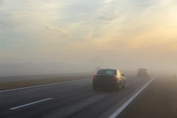 Keuken foto achterwand Mistige ochtendstond Freeway and a car in fog