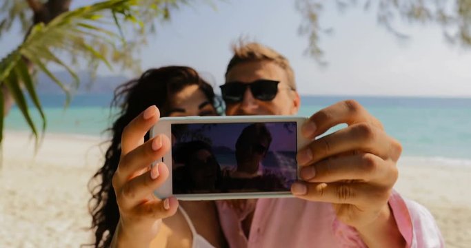 Couple Taking Selfie Photo On Cell Smart Phone On Beach Kissing, Happy Smiling Man And Woman Toursits in Love On Vacation Slow Motion 60