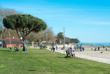 Aire de jeux au bord de l'Ovniport, Arès, Bassin d'Arcachon