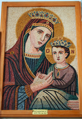 Fototapeta premium Madaba, 05/10/2013: mosaico religioso sulle pareti della Basilica greca ortodossa di San Giorgio, la chiesa ortodossa greca del XIX secolo che custodisce tesori del primo cristianesimo