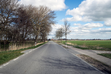 Fototapeta premium alleine auf der landstrasse