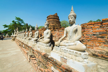 Fototapeta na wymiar statue of buddha image with clear blue sky.