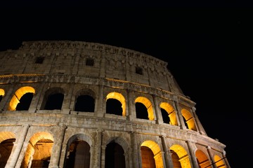 Obraz premium Colosseum illuminated in Rome.