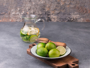 Lime and Lemon Lemonade with mint and ice