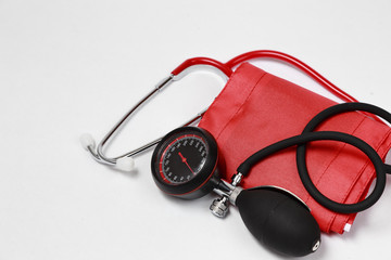 Sfigmomanometro e stetoscopio