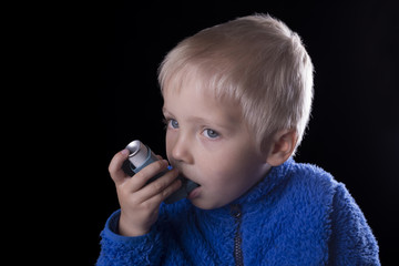 child and asthma inhaler