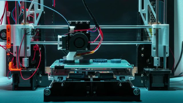 3d printer printing plastic objects gears and pulleys timelapse