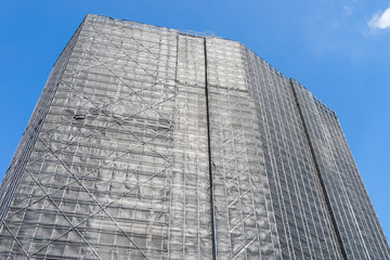 修繕工事中の日本のタワーマンション 8