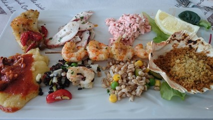 antipasto caldo di pesce di mare