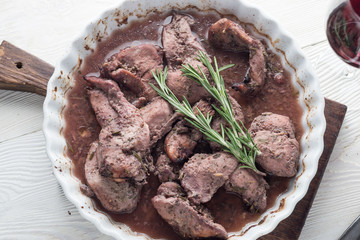 Grilled chicken in wine sauce
