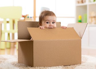 pretty baby inside a box - 144695113