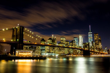 Obraz premium Widok Manhattan i Brooklyn Bridge, Nowy Jork, USA