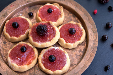 Kekse mit Geleefüllung